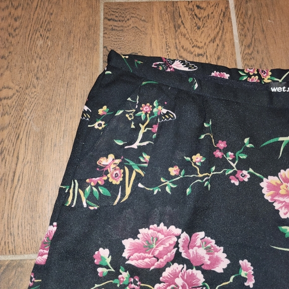 Wet Seal XL high waisted shortened inseam chiffon floral shorts - Picture 2 of 13
